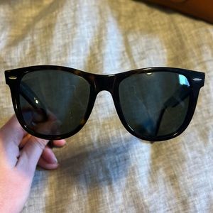 Ray-Ban Wayfarer Unisex Sunglasses Dark Tortoiseshell